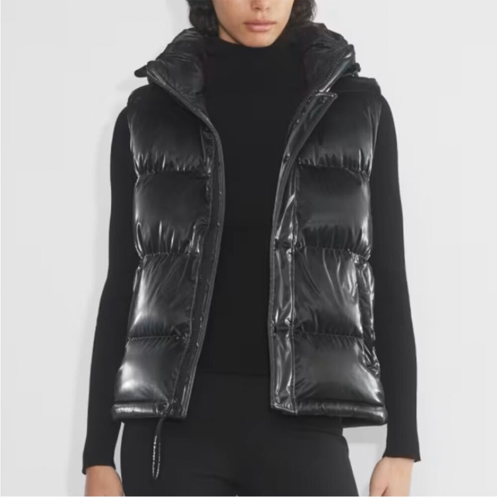 Aritzia liquid shine superpuff puffer vest
